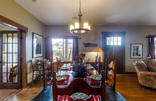 Cortez Cottage | Linden Cottage with Big Yard, Updated Kitchen, Dogs OK - 1 Block to Main St