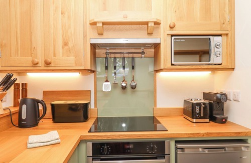 High Bickington Cottage | LINGCOMBE BARN, pet friendly, character holiday cottage in Chagford