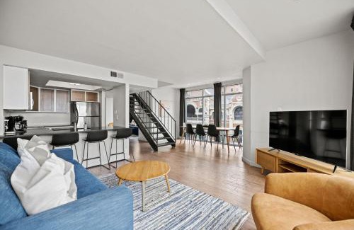 Downtown Austin Apartment | Littlefield Lofts, Hosted by Placemakr - 6th St