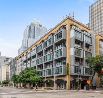 Downtown Austin Apartment | Littlefield Lofts, Hosted by Placemakr - 6th St