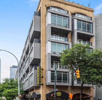 Downtown Austin Apartment | Littlefield Lofts, Hosted by Placemakr - 6th St