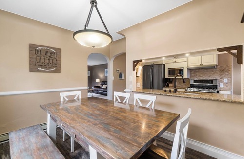 Petoskey House | Location Location Location - Charming 3 bed, 3 bath in the heart of Petoskey!