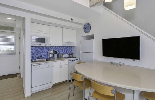 Napeague Apartment | Loftly Living 1 BR w/2 BTHS and private balcony