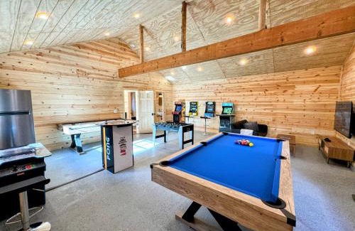 Coarsegold House | Log Cabin w/pool, spa, game room, sleeps 20!