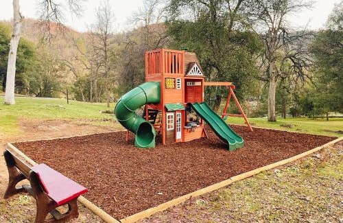 Coarsegold House | Log Cabin w/pool, spa, game room, sleeps 20!