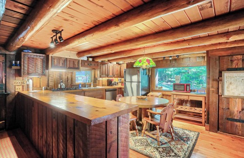 Clarion Cabin | Log Home -WiFi-Pet Friendly-Pavilion