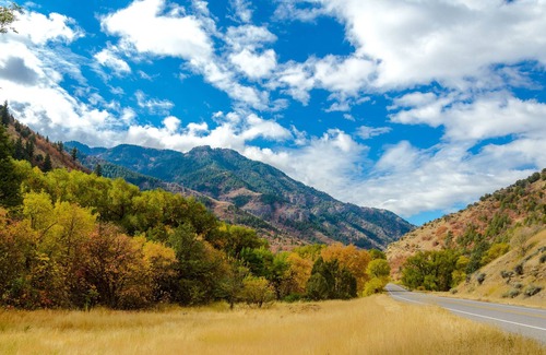St. Charles Cabin | Log studio for two with a well-equipped kitchenette