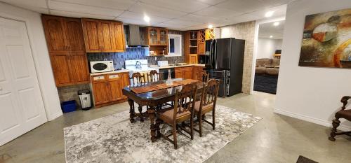 Barraute Apartment | Logis dans un Sous sol au Mont Video