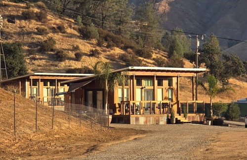 Hollister Cabin | Longhorn Ranch. Views! Tiny home cabin. 2/1/3beds Fast wifi. The pinnacles hike