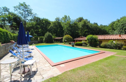 Castelfranco di Sopra Apartment | Lovely apartment for 6 guests with pool, WIFI and pets allowed