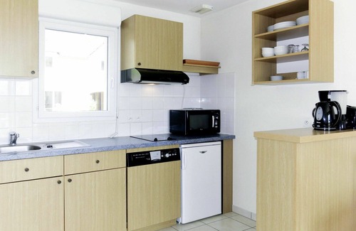 Azay-le-Rideau House | Lovely apartment in villa for 4 guests with pool, WIFI, TV, terrace and pets allowed