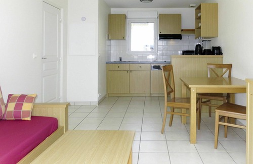 Azay-le-Rideau House | Lovely apartment in villa for 4 guests with pool, WIFI, TV, terrace and pets allowed