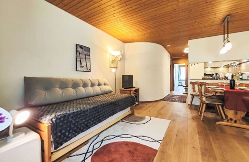 Davos-Dorf Apartment | Lovely apartment for 4 guests with WIFI, TV and balcony