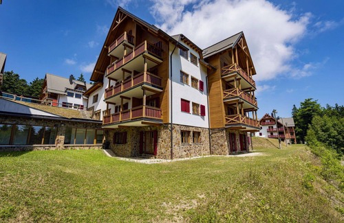 Hocko Pohorje Apartment | Lovely apartment for 7 people with WIFI, pool, TV, balcony, pets allowed and panoramic view