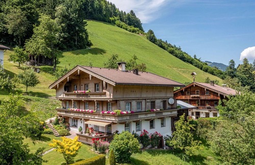Hippach-Schwendberg Apartment | Lovely apartment for 8 people with WIFI, TV, patio and parking