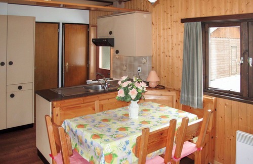 Saas-Balen House | Lovely apartment in villa for 4 guests with WIFI, TV, patio and pets allowed