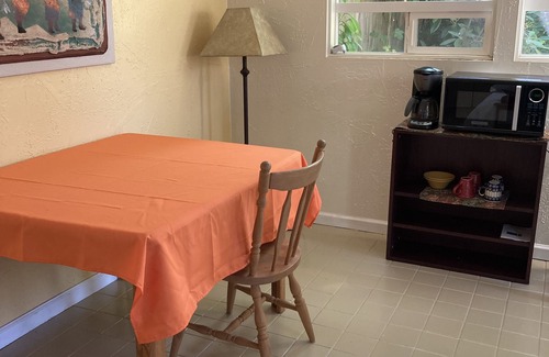 Central Oregon Apartment | Lovely two-bedroom garden suite near Willamette River bike path