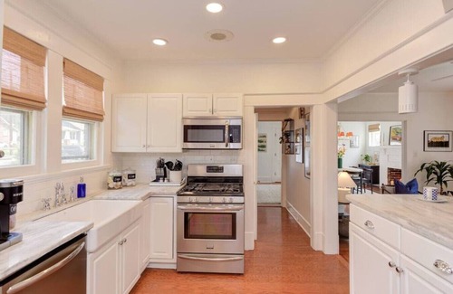 Burlington House | Luminious historic home bursting with color