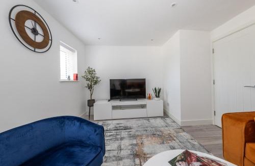 Luton House | LUTON LUXURY LIVING, LARGE PREMIUM HOUSE, NEWLY BUILT, FREE PARKING FOR UP TO 4 VEHICLES, GREAT ACCESS TO CENTRAL LUTON & THE M1 and A6, PERFECT FOR CONTRACTORS