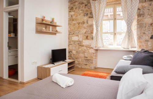 Old Town Apartment | Lux Cindro Studio in Split Center