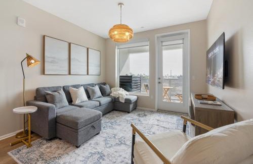 North Park Apartment | LUX Oasis North Park, King Beds, Workspaces, Parking