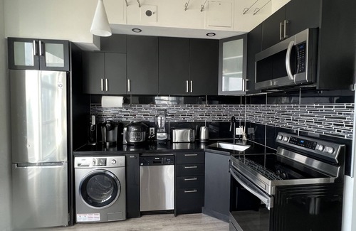 Financial District Condo | Lux Studio Suite In The Heart Of Downtown Toronto