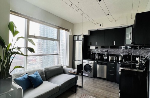 Financial District Condo | Lux Studio Suite In The Heart Of Downtown Toronto