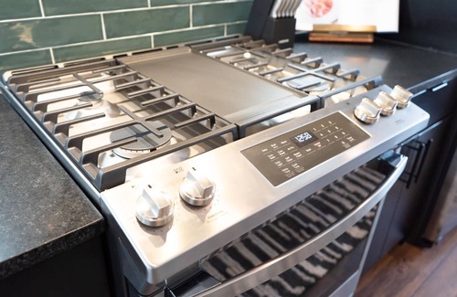Talbot's Corner House | Luxe 4BR With Fire Pit Grill and City Views