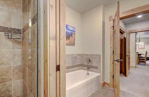 Breckenridge House | Luxe Winter - 2br - Stroll To Gondolas + Downtown 2 Bedroom Townhouse by RedAwning