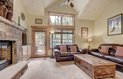 Breckenridge House | Luxe Winter - 2br - Stroll To Gondolas + Downtown 2 Bedroom Townhouse by RedAwning