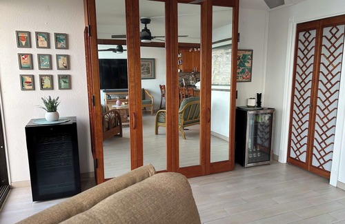 Mokuleia Condo | Luxurious 2-bedroom/2-bathroom oceanfront condo with pool, jacuzzi and parking