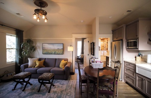 Siskiyou-Hargadine Historic District Apartment | Luxurious 2 BR Red McCall Suite in historic Ashland. Features mountain views, a private deck, shared hot tub access, and a full kitchen. Sleeps 6. Walk to OSF and downtown shops/restaurants!