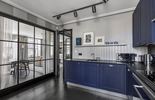Brompton & Hans Town House | Luxurious Apartment - Denyer Street