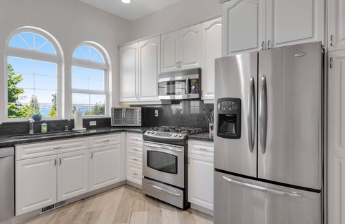 Blaine House | Luxurious dog-friendly bay-view home with private beach access