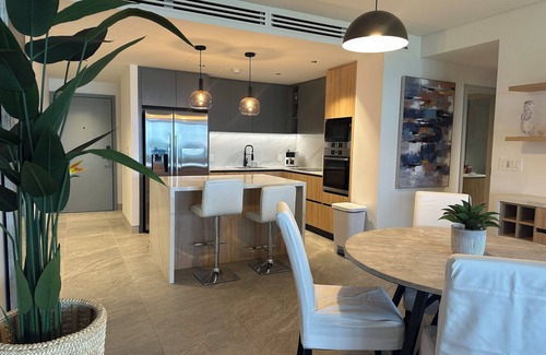 Bridgetown Condo | Luxurious Oceanfront Condo with Rooftop Pool on Brighton Beach– Sleeps 4