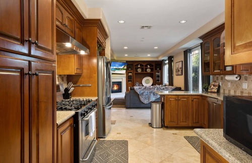 Lake Balboa House | Luxurious Upscale Modern Holiday House New Pool and Spa