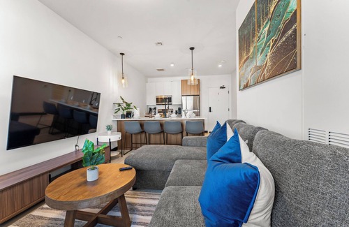 Everett Apartment | Luxury 1BR near Boston 7135