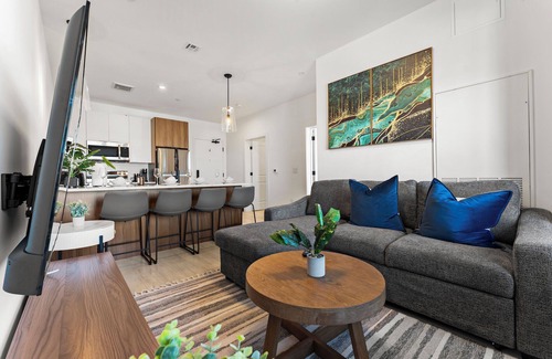 Everett Apartment | Luxury 1BR near Boston 7135