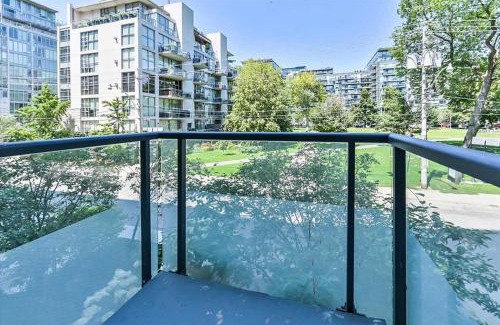 Wellington Place Apartment | Luxury 2-Story loft in downtown