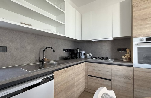 Karavas Apartment | Luxury 2BR Penthouse in Gated Complex with Terrace, Pool and Gym