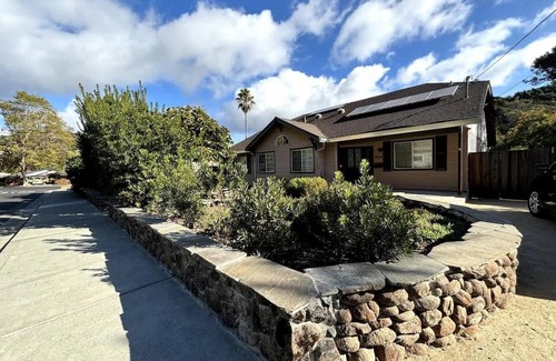 Tamalpais-Homestead Valley House | Luxury 5-BR Home in Mill Valley near Golden Gate