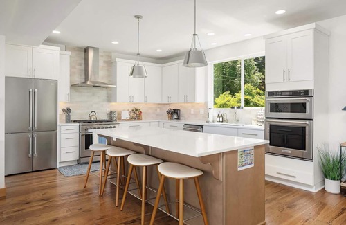 North Admiral House | Luxury 6 BR Mansion w/Water Views & Walk to Beach