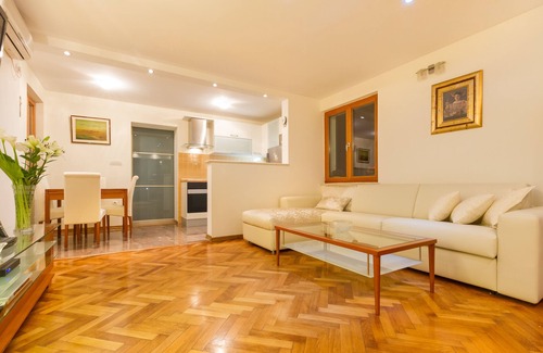 Old Town Apartment | Luxury Apartment Matkovic