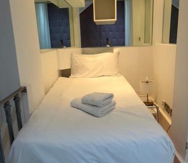 Queen's Park Apartment | Luxury Hampstead Garden Apartment