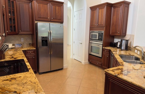 Naples Villa | Luxury lakefront villa in gated community