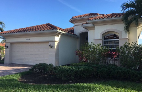 Naples Villa | Luxury lakefront villa in gated community