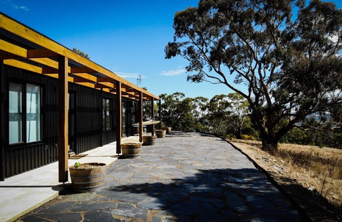 Faraday House | Luxury off grid home on acreage with stunning views