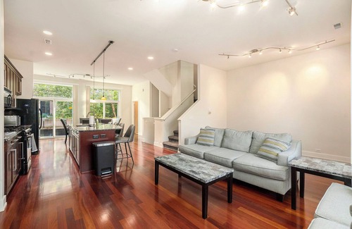 Dahlman House | Luxury Old Market 3-Bed Retreat + Rooftop & Garage