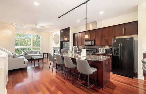 Dahlman House | Luxury Old Market 3-Bed Retreat + Rooftop & Garage