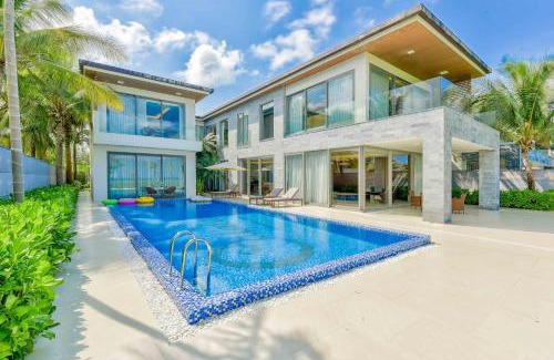Ngu Hanh Son Villa | Luxury Pool Villa Close To The Private Beach